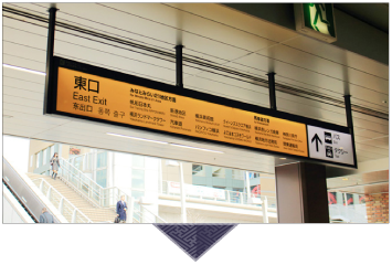 １）乗り場へは、まずJR・桜木町駅 東口よりランドマーク方面出口へ